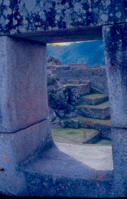 [Abertura em parede de Machu Picchu]